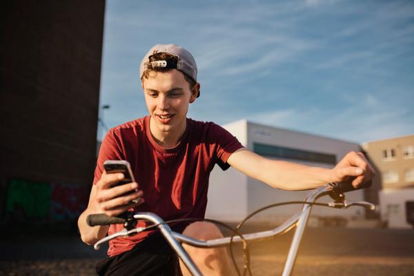Junge auf Fahrrad
